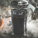 Nastrojowy zestaw do parzenia kawy French press w stylu francuskiego bistro